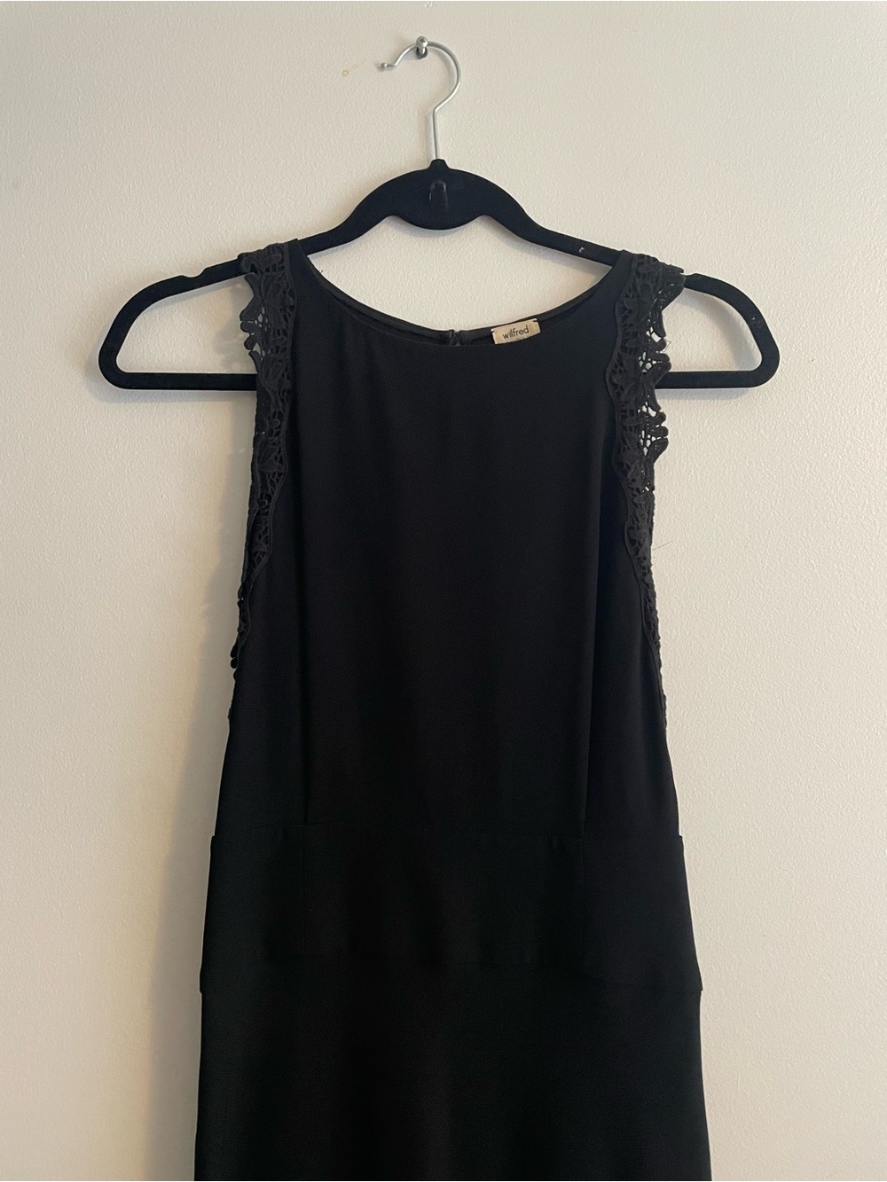 Wilfred Black Lace-Trim Sleeveless Camisole
